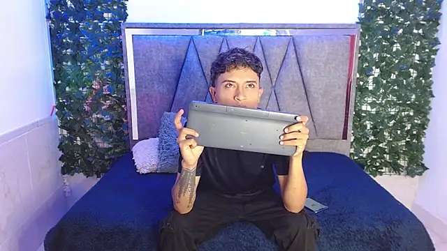 Edward Milleer online show from December 13, 2:38 pm