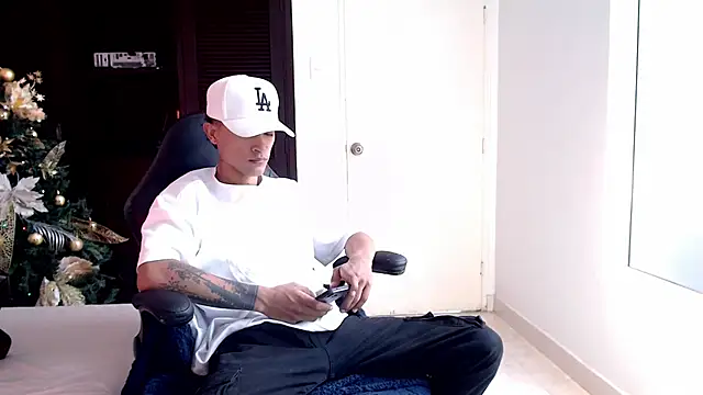 Edward Milleer online show from December 17, 2:55 pm