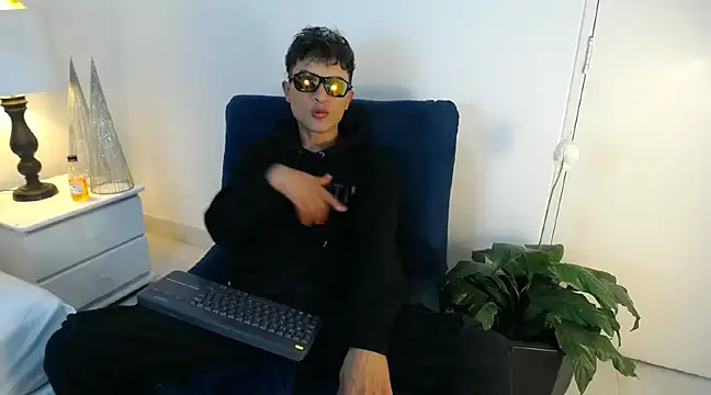 Edward Milleer online show from December 21, 3:25 am