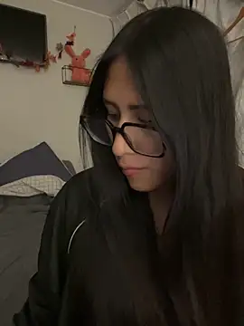 AleFantasy0001 online show from November 4, 4:11 am