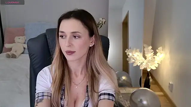 Sophie Enzo online show from March 22, 9:42 pm