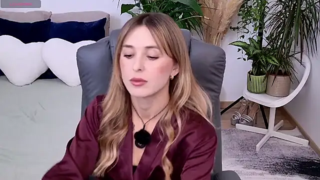 Sophie Enzo online show from September 16, 8:10 pm