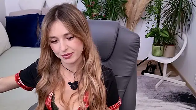 Sophie Enzo online show from September 20, 9:05 pm