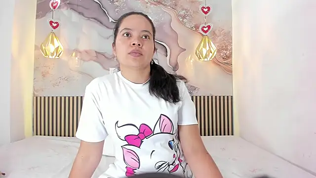 Snapshot of EvelynSweet1 chatting on July 18, 8:23 pm EvelynSweet1 online show from July 18, 8:23 pm