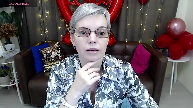 Cutie Erikaa1 online show from February 12, 3:29 am