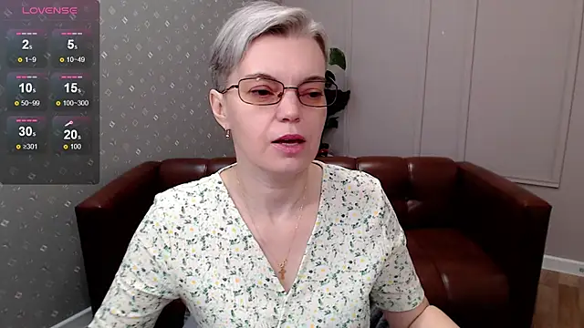 Cutie Erikaa1 online show from April 3, 2:20 am