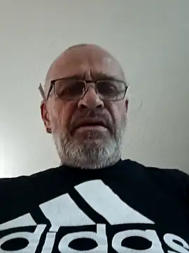 geilerschwanz64 online show from January 16, 9:19 pm