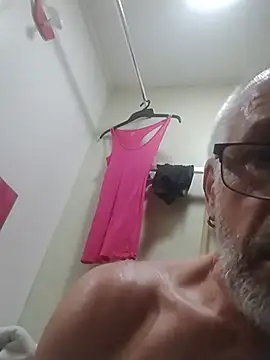 Snapshot of geilerschwanz64 chatting on July 21, 8:11 pm geilerschwanz64 online show from July 21, 8:11 pm