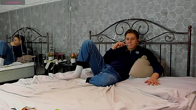 Snapshot of Marcus_Swampov chatting on December 5, 12:19 am Marcus Swampov online show from December 5, 12:19 am