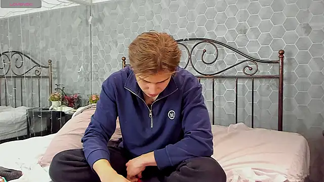 Snapshot of Marcus_Swampov chatting on December 7, 7:16 am Marcus Swampov online show from December 7, 7:16 am