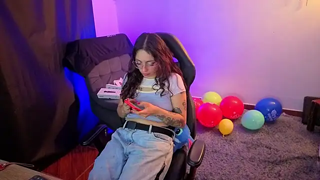 katianzayn online show from September 18, 5:20 am