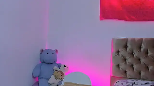 Snapshot of StassieBell chatting on March 10, 5:29 pm StassieBell online show from March 10, 5:29 pm