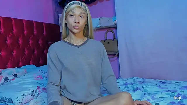 Snapshot of StassieBell chatting on April 19, 6:56 am StassieBell online show from April 19, 6:56 am
