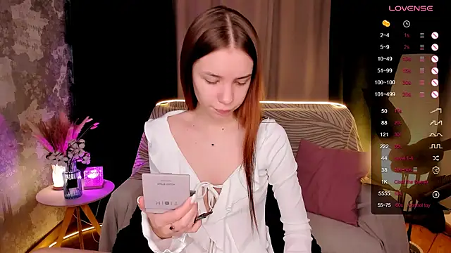 Snapshot of MilliBrown_ chatting on October 13, 7:19 am MilliBrown online show from October 13, 7:19 am