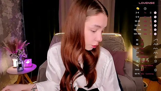 Snapshot of MilliBrown_ chatting on October 17, 8:06 am MilliBrown online show from October 17, 8:06 am