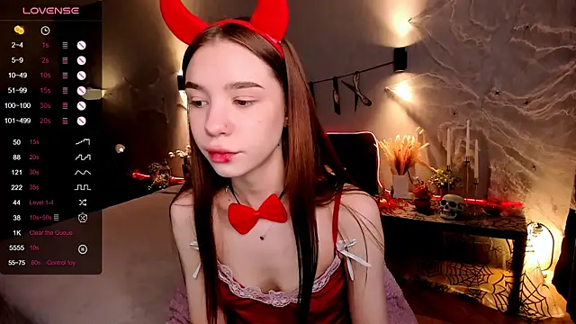 Snapshot of MilliBrown_ chatting on October 24, 8:22 am MilliBrown online show from October 24, 8:22 am