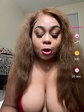 Snapshot of camiliaskye chatting on June 7, 3:32 am camiliaskye online show from June 7, 3:32 am