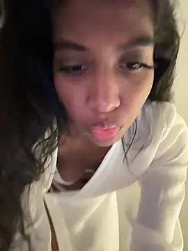 IamCrystal2 online show from December 16, 2:25 am