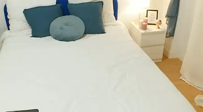 IamCrystal2 online show from March 6, 12:43 am