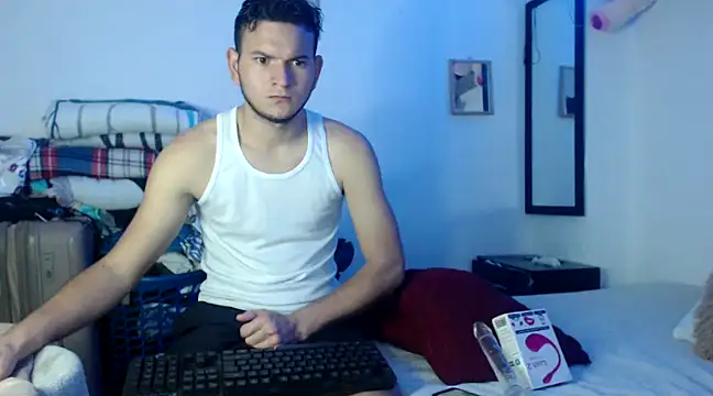 Latin Boy24 online show from February 7, 5:40 pm