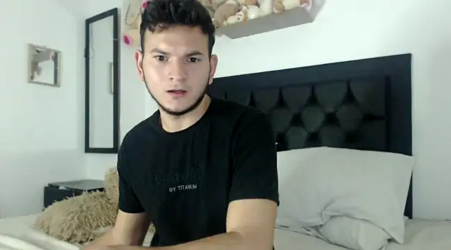 Latin Boy24 online show from February 12, 4:44 am