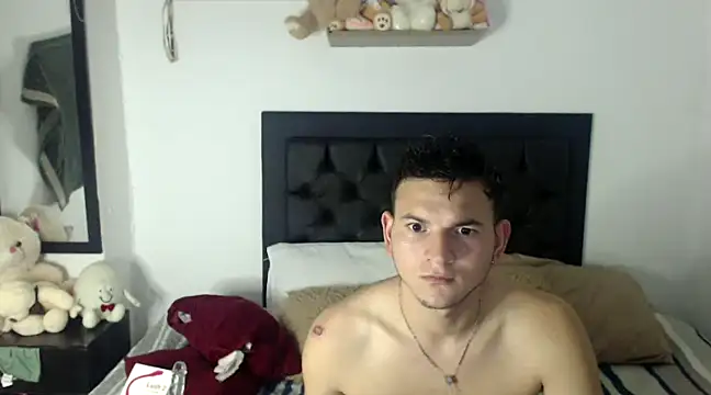 Latin Boy24 online show from February 23, 7:07 pm