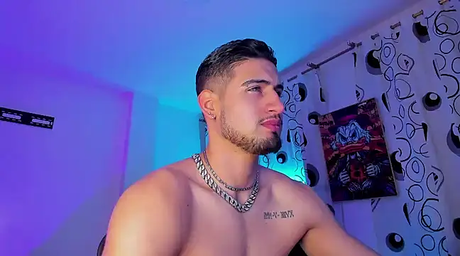 Giomar Reyes online show from December 12, 3:21 am