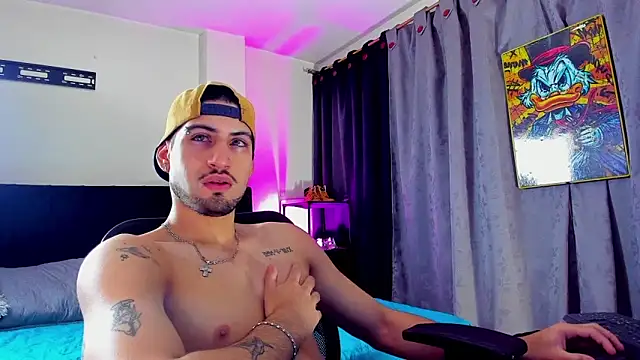 Snapshot of Giomar_Reyes chatting on February 19, 5:36 am Giomar Reyes online show from February 19, 5:36 am