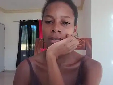 Snapshot of adele-33 chatting on February 24, 8:14 pm adele-33 online show from February 24, 8:14 pm