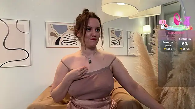 Lella Ryann  online show from October 18, 1:45 pm