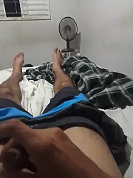 Snapshot of UnhappyWinding chatting on December 1, 2:05 am UnhappyWinding online show from December 1, 2:05 am