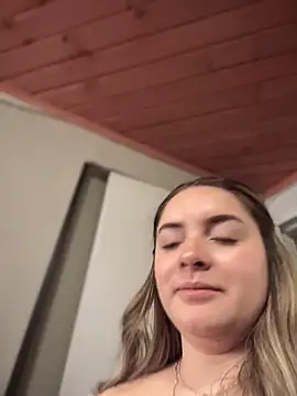 imlindapink online show from November 12, 1:55 pm