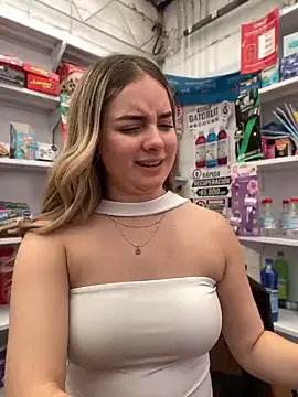 imlindapink online show from April 8, 4:29 pm