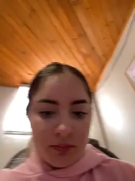 imlindapink online show from April 11, 7:18 pm