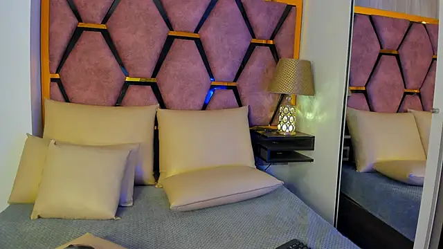 Snapshot of Valery_Foxx_ chatting on December 22, 11:54 am Valery Foxx online show from December 22, 11:54 am