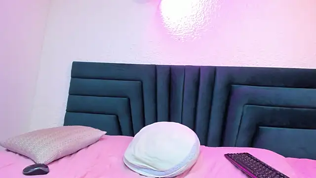 Snapshot of LisaWhite_ chatting on January 16, 12:55 am LisaWhite online show from January 16, 12:55 am