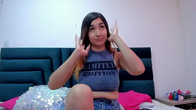 Snapshot of LisaWhite_ chatting on February 24, 9:52 pm LisaWhite online show from February 24, 9:52 pm