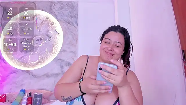 Snapshot of JulietaKane chatting on January 15, 5:01 am JulietaKane online show from January 15, 5:01 am