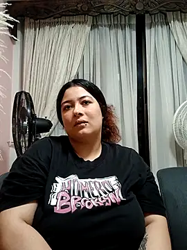 Snapshot of JulietaKane chatting on February 5, 5:01 am JulietaKane online show from February 5, 5:01 am