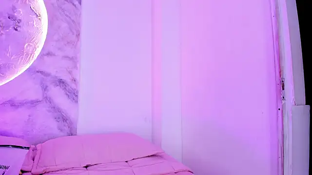 Snapshot of JulietaKane chatting on February 27, 6:02 am JulietaKane online show from February 27, 6:02 am