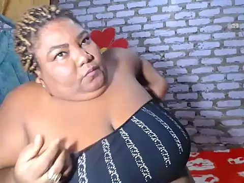 Snapshot of bustyboobsperver chatting on October 28, 11:18 pm bustyboobsperver online show from October 28, 11:18 pm