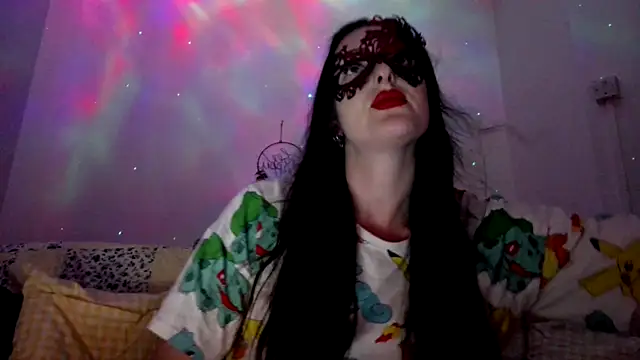 LexiSnowUK online show from December 2, 5:08 pm