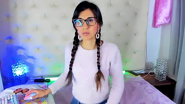  jade white  online show from February 19, 12:44 pm