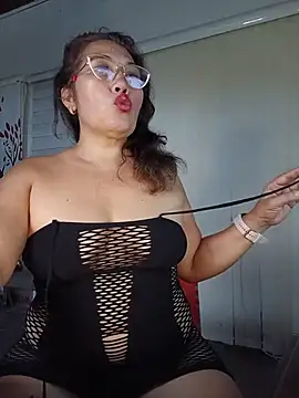 anniecoopeer online show from February 6, 11:46 am