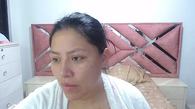 Snapshot of moan_sex2 chatting on May 2, 4:06 am moan sex2 online show from May 2, 4:06 am