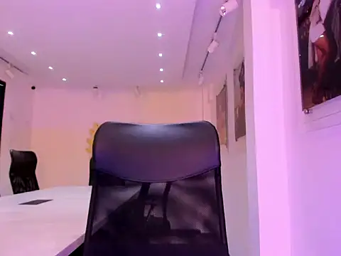 NairobiLee online show from February 6, 11:54 am