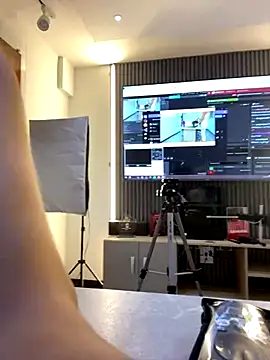 NairobiLee online show from October 8, 11:41 am