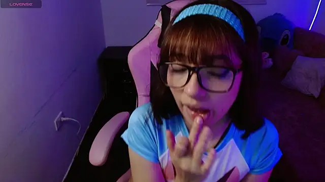 evie cloud online show from March 19, 1:32 am