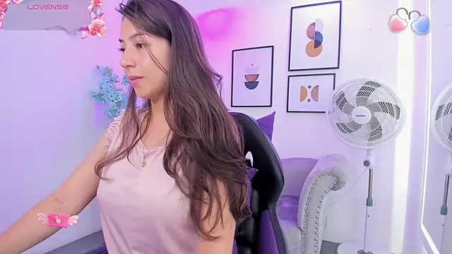 Ema louis  online show from February 3, 12:47 pm