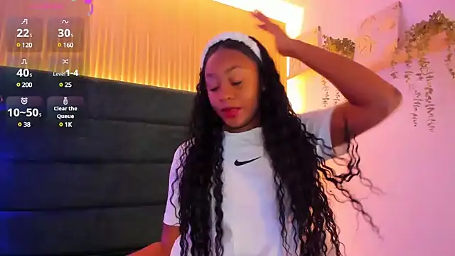 Snapshot of NaomyBaez chatting on December 4, 12:36 pm NaomyBaez online show from December 4, 12:36 pm